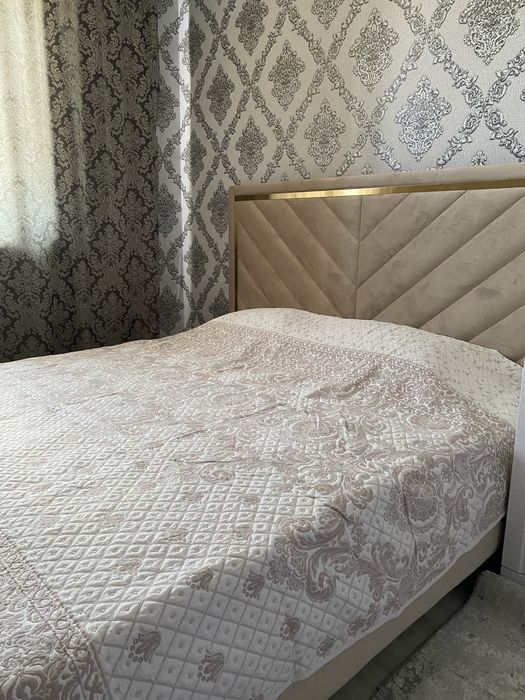 Продам двуспальную кровать 180*200