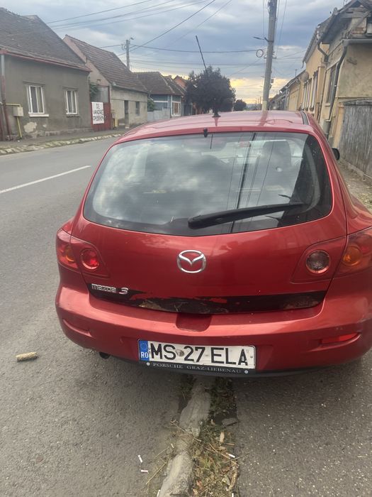 Se vinde mazda 3