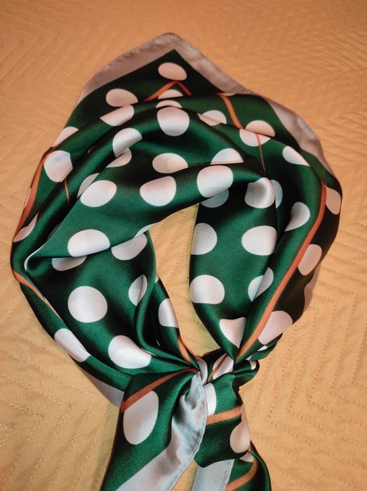 Eșarfa eleganta polka dot