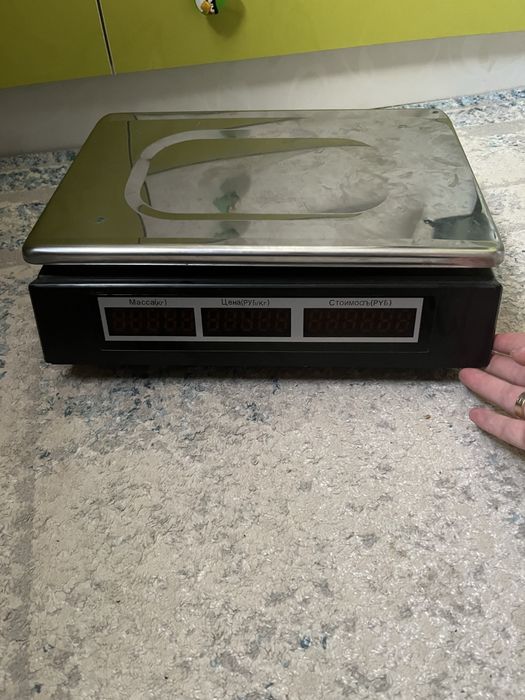 Весы торговые срочно продам