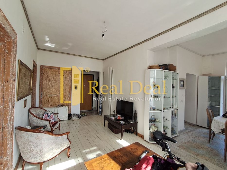 Продава се Тристаен апартамент в София, Център - 120 кв.м за 4120 €/кв.м - Снимка #1