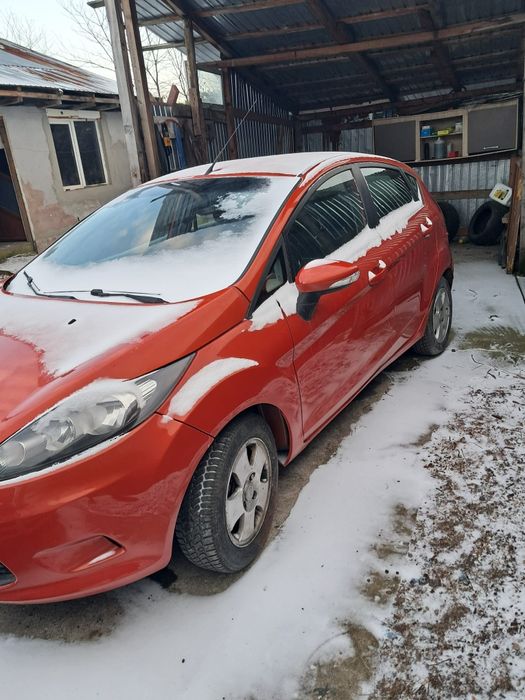 Vând Ford Fiesta an 2012