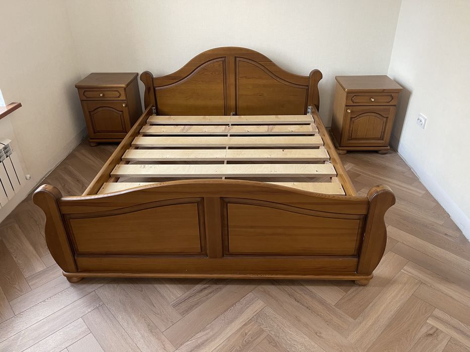 Продам спальни гарнитур из масива дерева