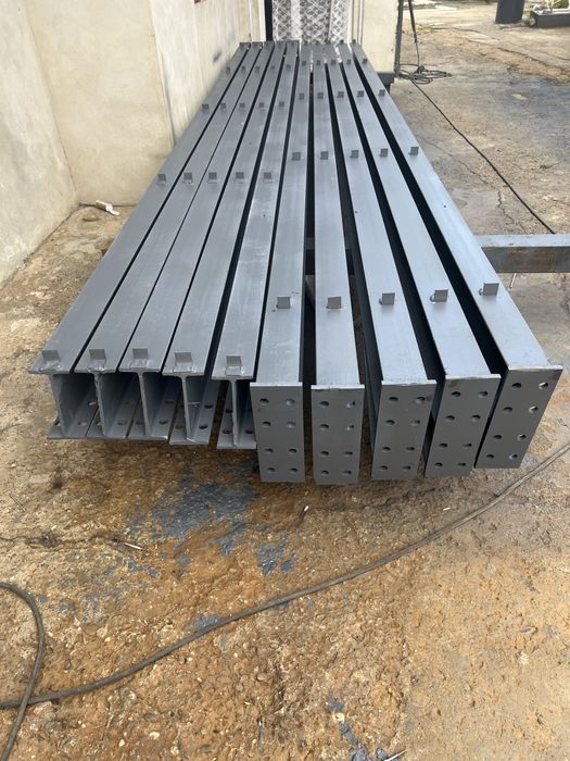 Vând structura metalică cu dimesiunea de 10x20x4