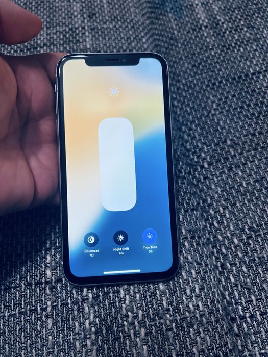 iPhone XR 128GB – Alb – baterie 100%