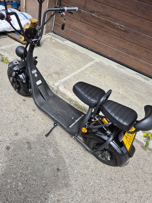 Vînd scuter electric