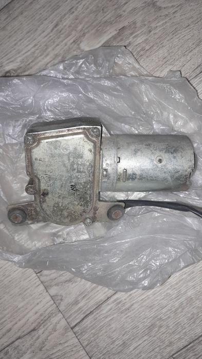 Моторчик стеклоочистителя дворника мотор