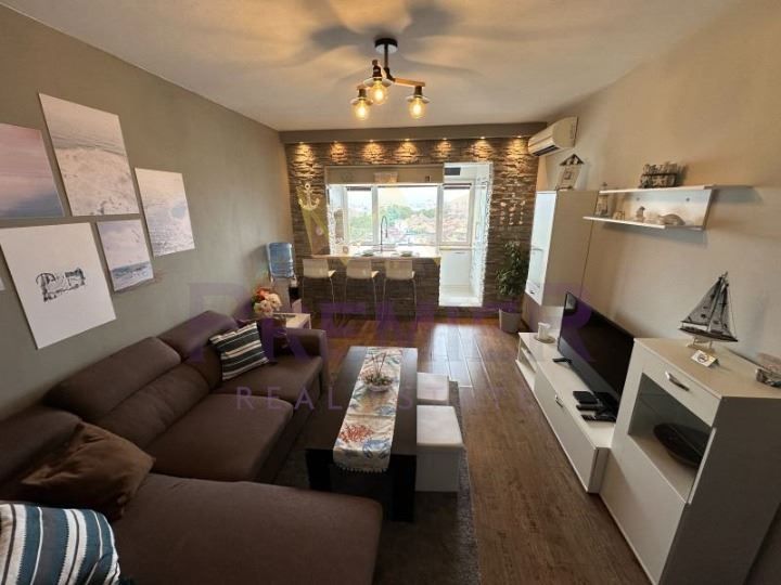 Дава се под наем Двустаен апартамент в Варна, Цветен квартал - 60 кв.м за 561 € - Снимка #4