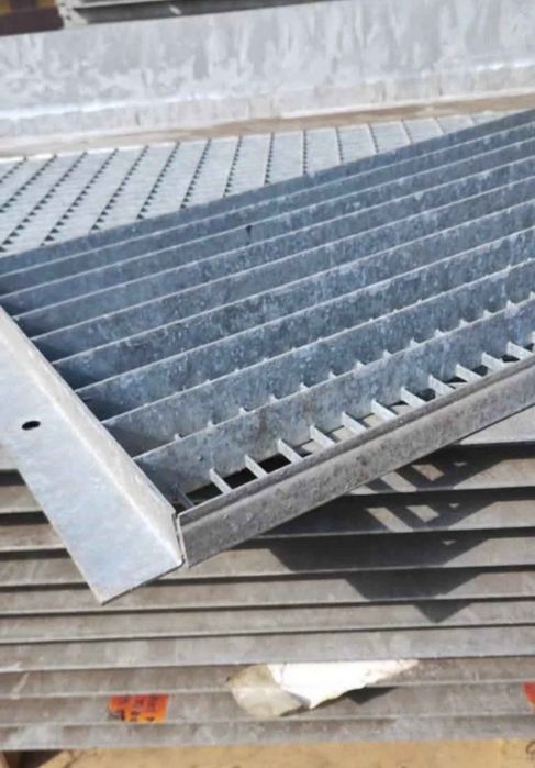 Trepte zincate 118x24