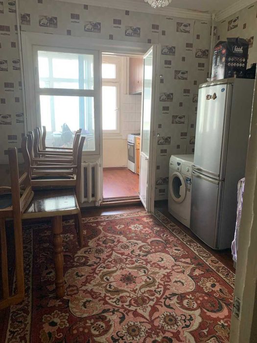 Xazaykasiz Oybek metro yonida kvartira,  metrogacha 1 min yo'l.