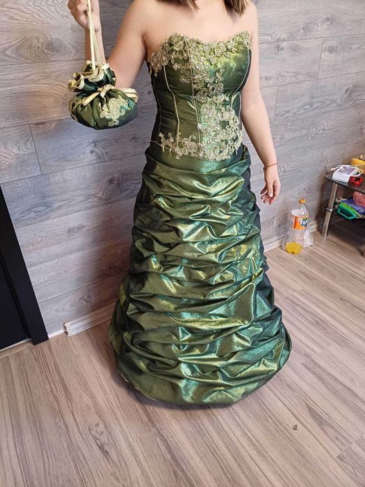 Абитюренска рокля