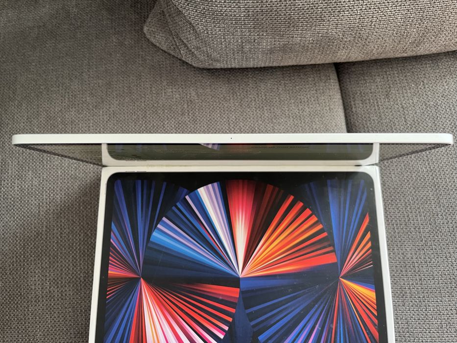 Apple Ipad pro 4th gen 12.9 inch 256gb WIFI Silver с клавиатура и писалка