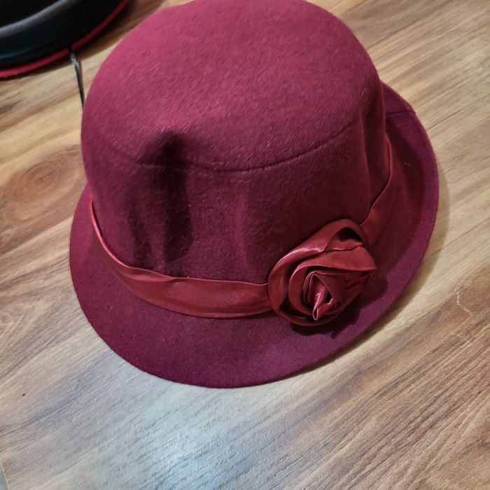 Дамски и мъжки официални шапки