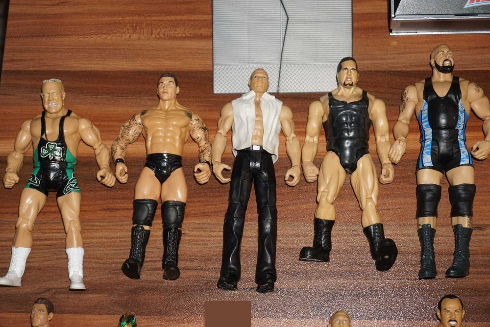 WWE Голям Лот От 25 Кеч Фигури/5бр Кеч Колани/Кеч Рингове/Кеч Сцена
