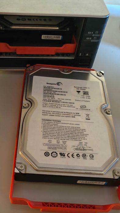NAS Promise SmartStor NS2300N în stare perfectă de funcționare!