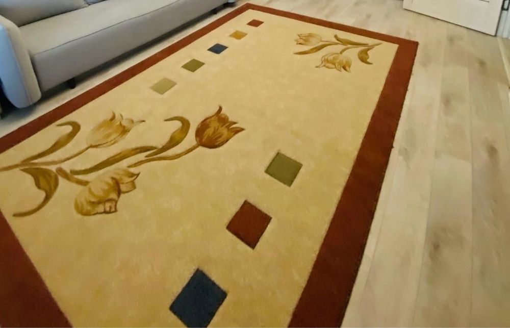 Кресло и ковры все б/у