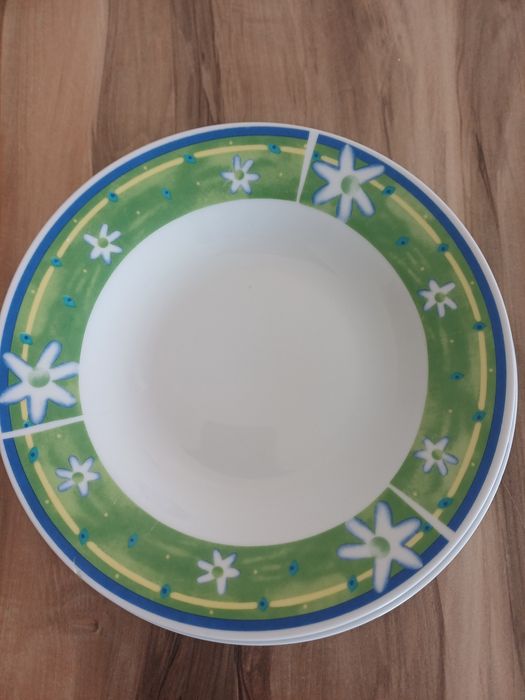 Комплект от 18 чинии