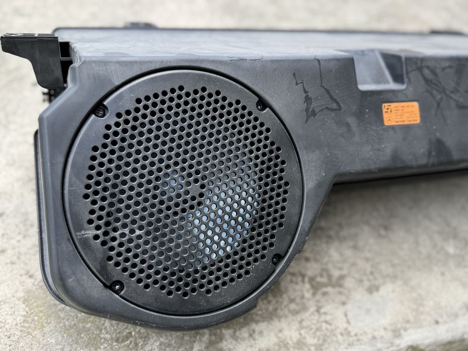 Бас каса Harman Kardon за Mercedes R класа W251