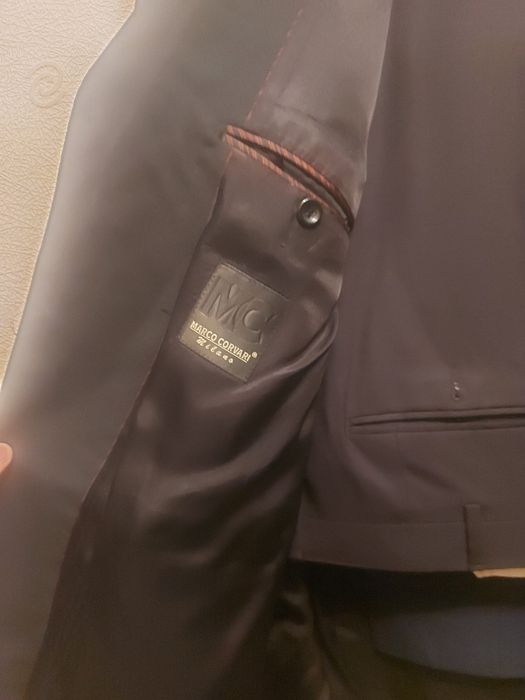 Продаю свои Б/У костюмы,  куртки. Имеется много разных вариантов