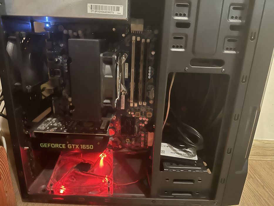 Гейминг компютър GTX 1650 / 24GB RAM + монитор – готов за игри