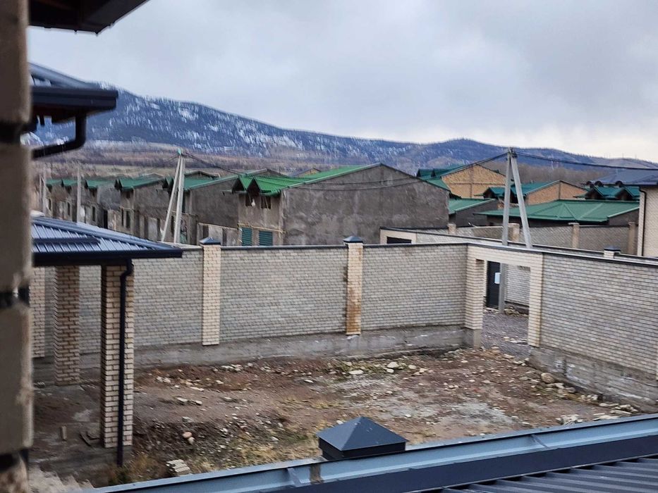 Дача в современном коттеджном городке за Газалкентом, 6 соток
6 соток