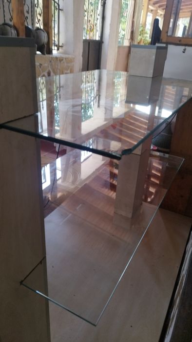 Стъклена маса за магазин