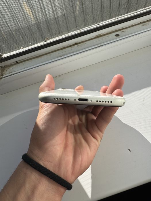 Продам iPhone 11 128