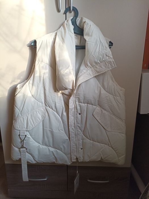 Жилетка безрукавка