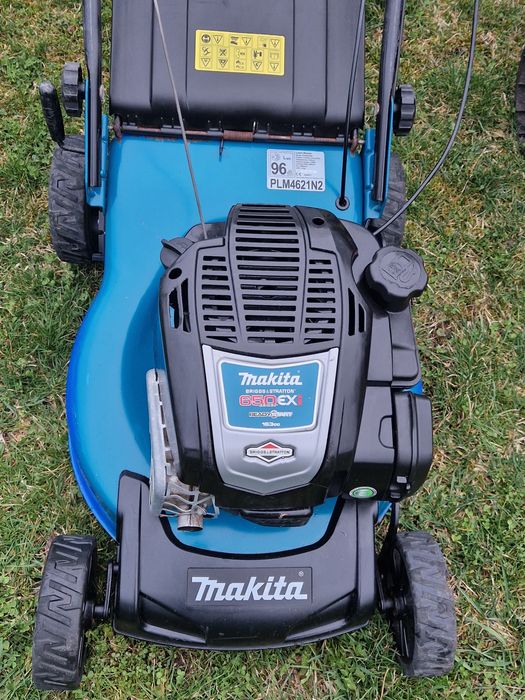 Mașini de tuns iarba, gazon