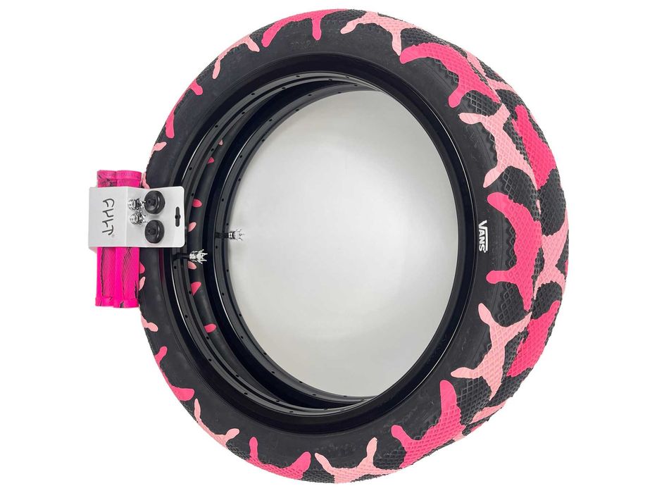 НОВИ ПРОМО 2x броя гуми CULT VANS + грипове и капачки колело BMX БМХ