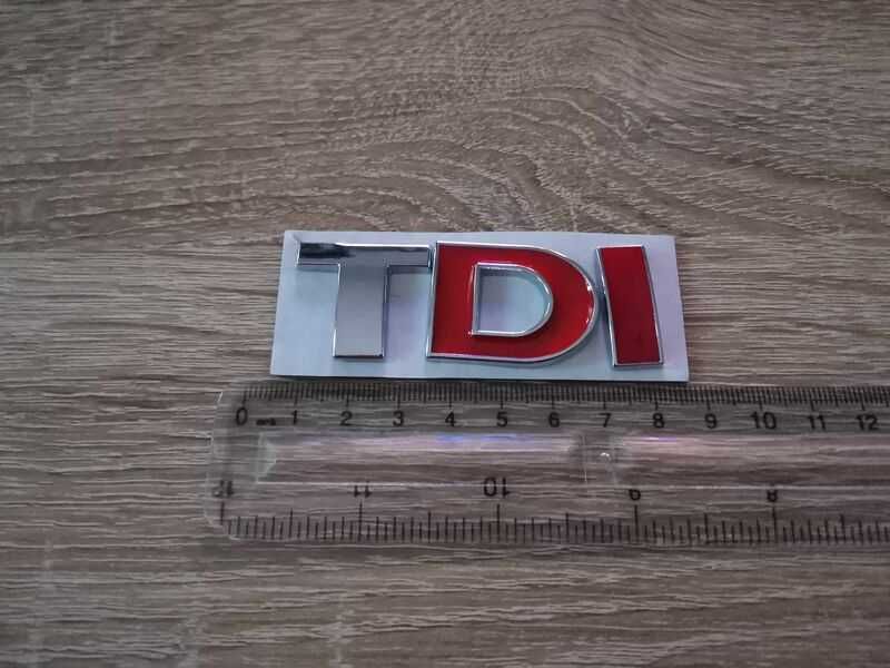 Volkswagen TDI с червено D и I емблема