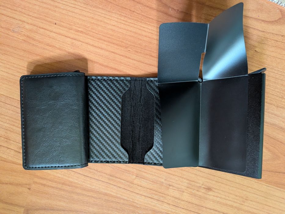 Vând portofele port-carduri slim