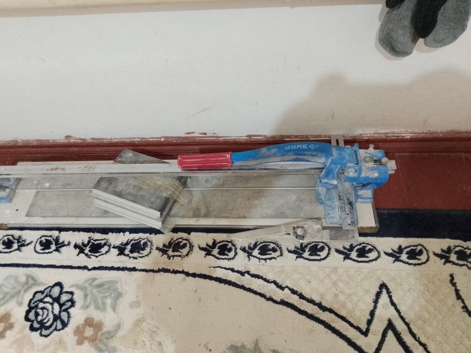 Продается Плиткарез б/у