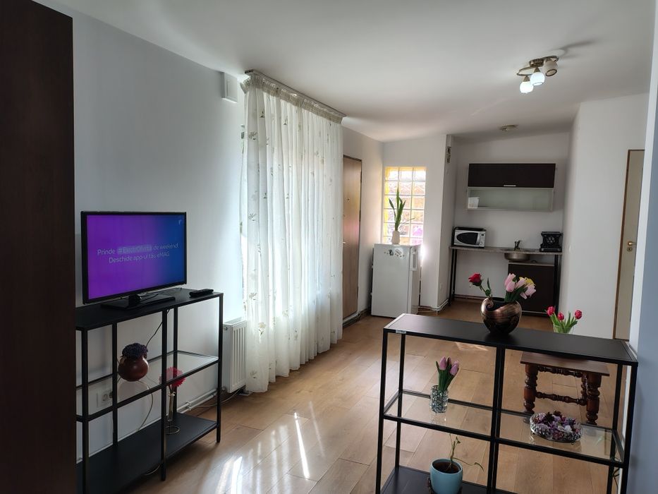 Închiriez un corp de casa Parc Carol