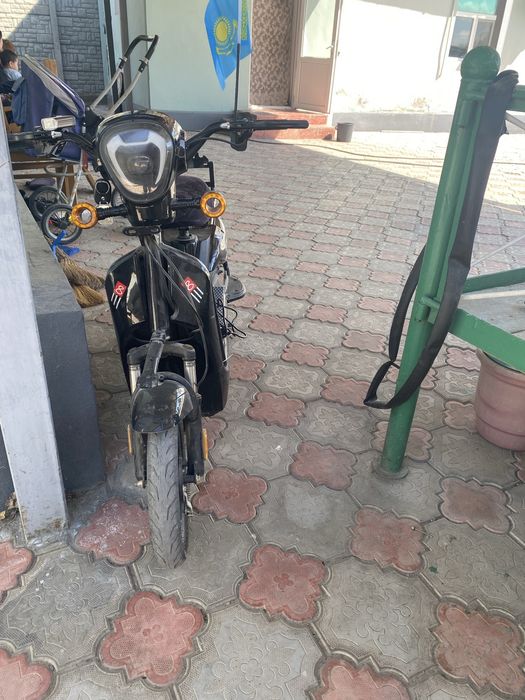 Продам электро скутер Sk8