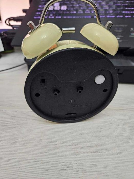 Будильник новый.