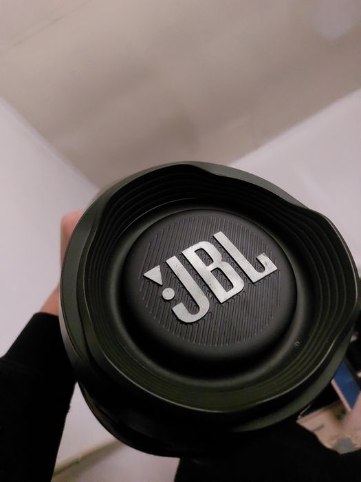 Продаю jbl boombox 2