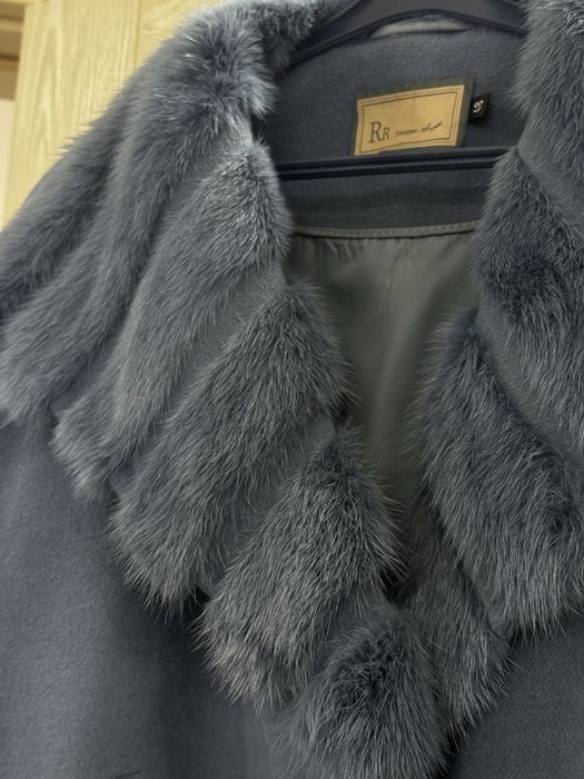 Пальто с меховым воротником