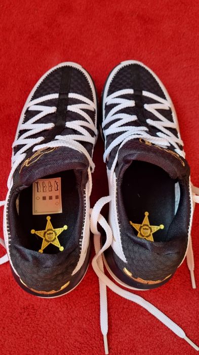 Маратонки Nike Lebron