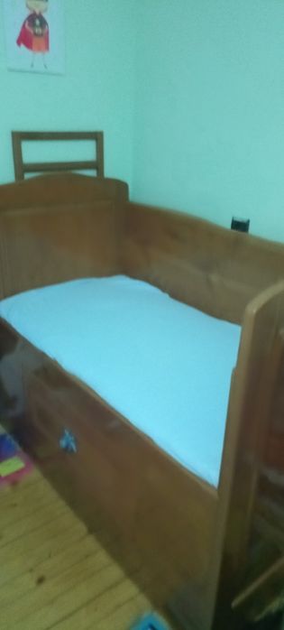 Уникално легло от дива череша