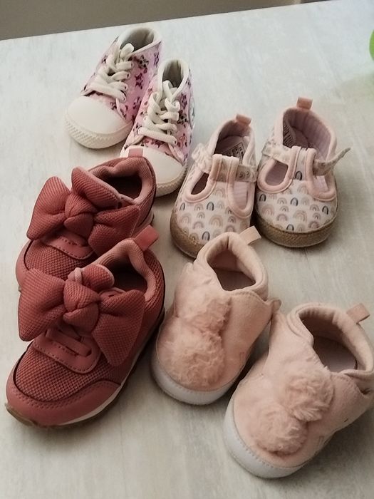 Обувки и пантафи за бебета