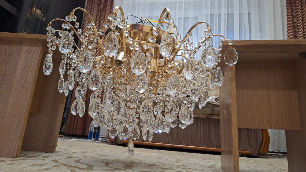 Продаётся люстра