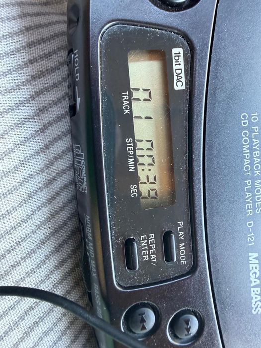 Sony D-121 Discman - Portable Mega Bass Compact Disc CD Playe