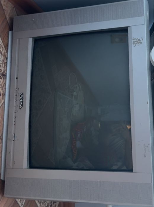 Продается Телевизор, старый.  Работает все, есть все шнуры кроме пульт