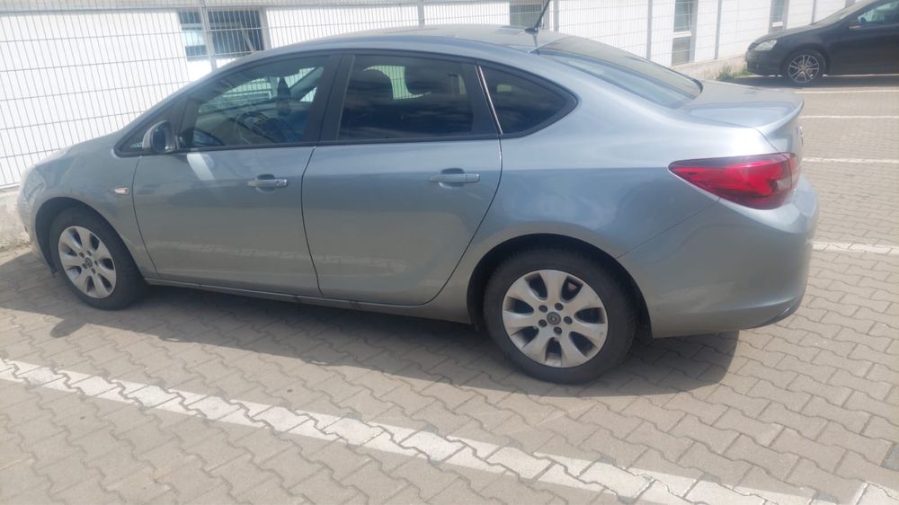 Opel asta j 2014