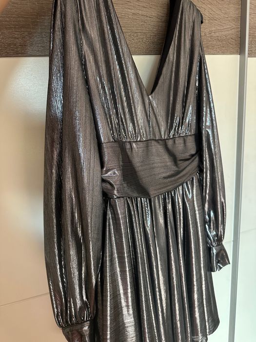 Официална сребриста рокля