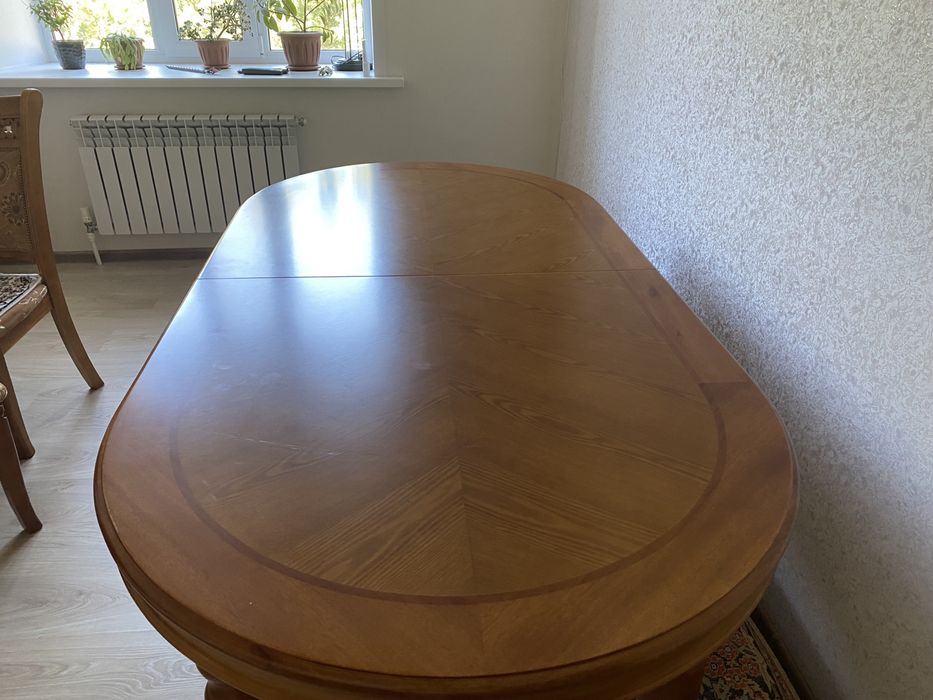 Стол для гостинной