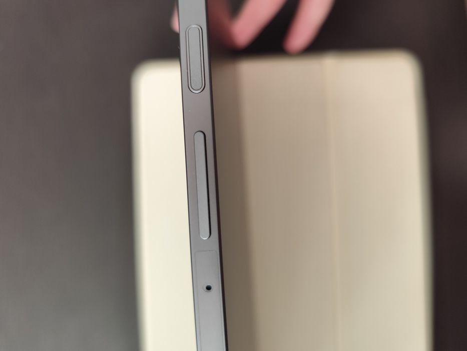 Samsung Galaxy Tab S9 FE 10.9" 6GB/128GB + S Pen + калъф