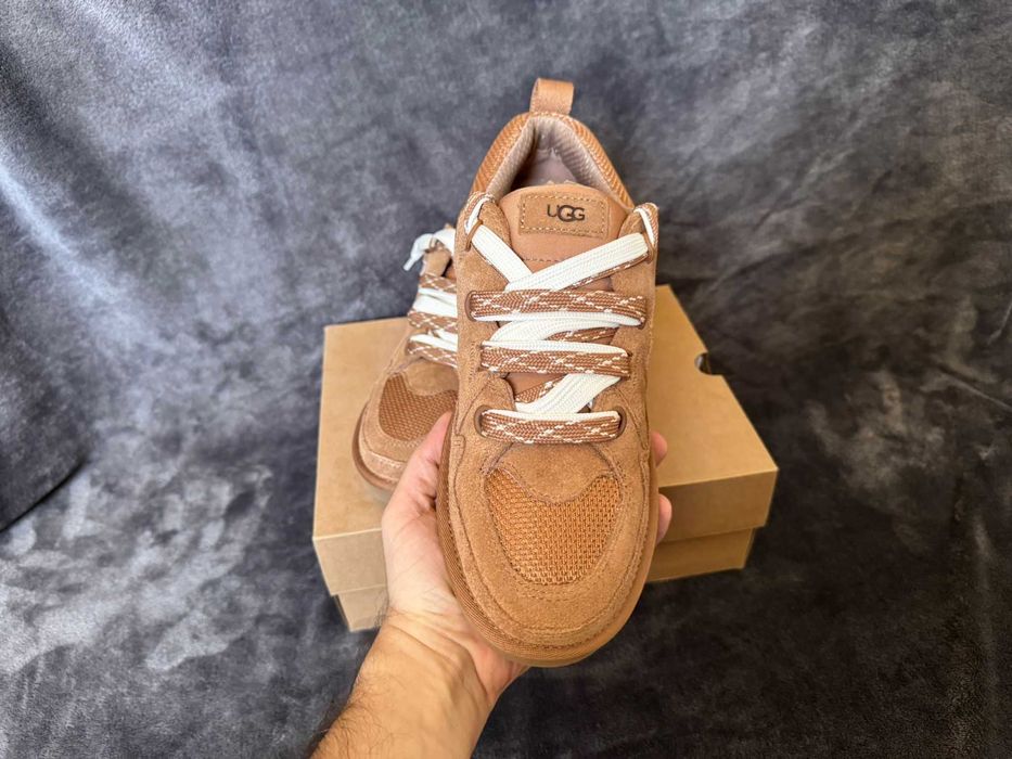 UGG  Lo Lowmel  . 42 eu