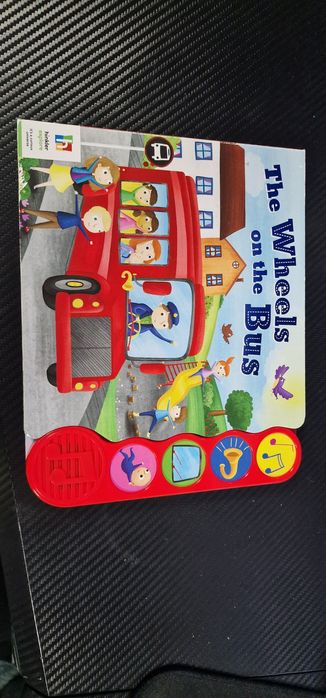 Детска музикална книжка Тhe wheels on the bus